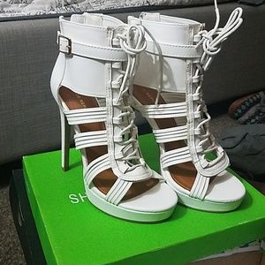 Lace-up platform heel